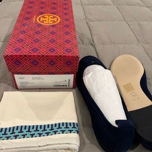 New Tory Burch Royal Navy Ballet Flats.